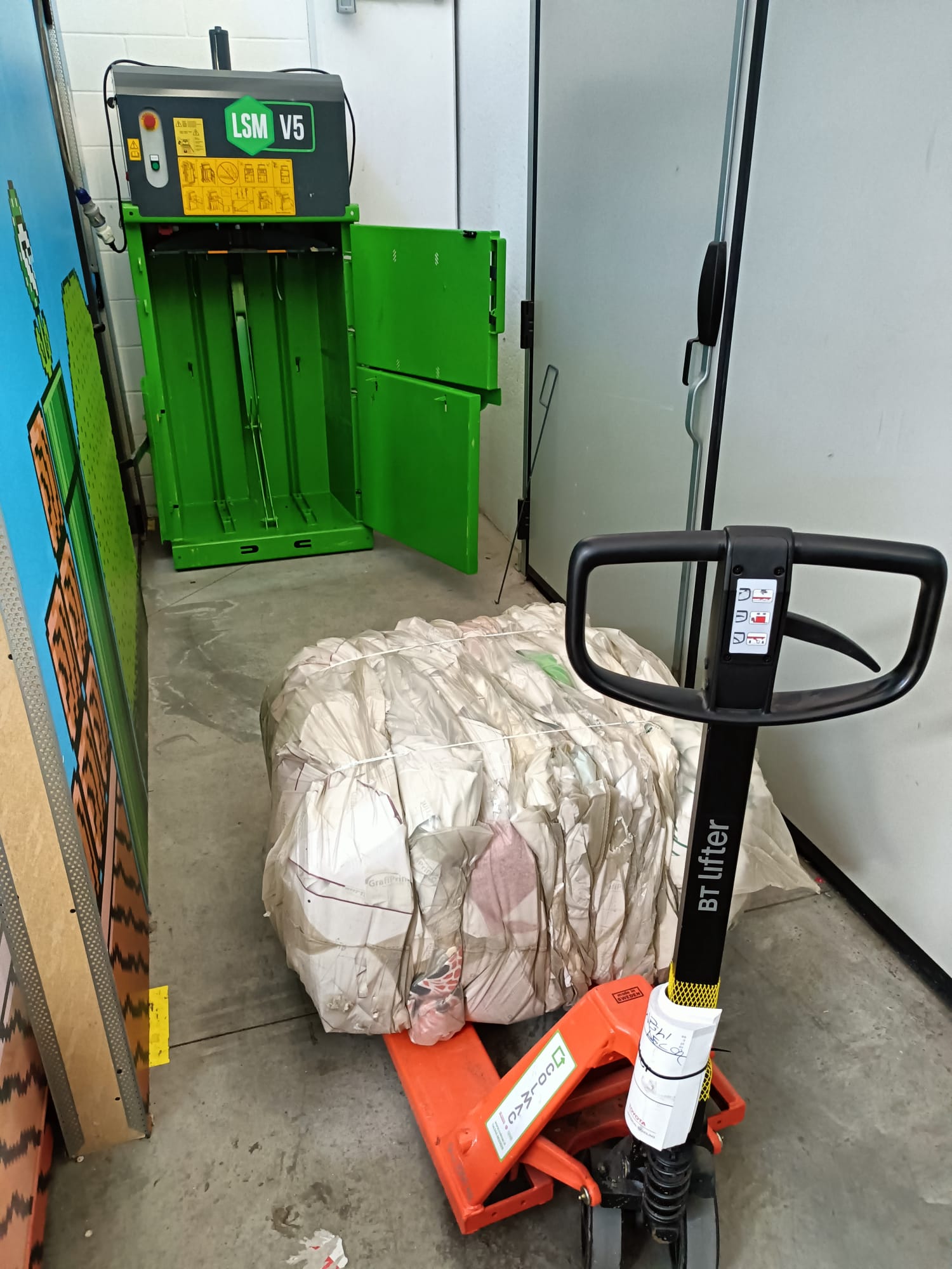 Pressa idraulica verticale per plastica e cartone