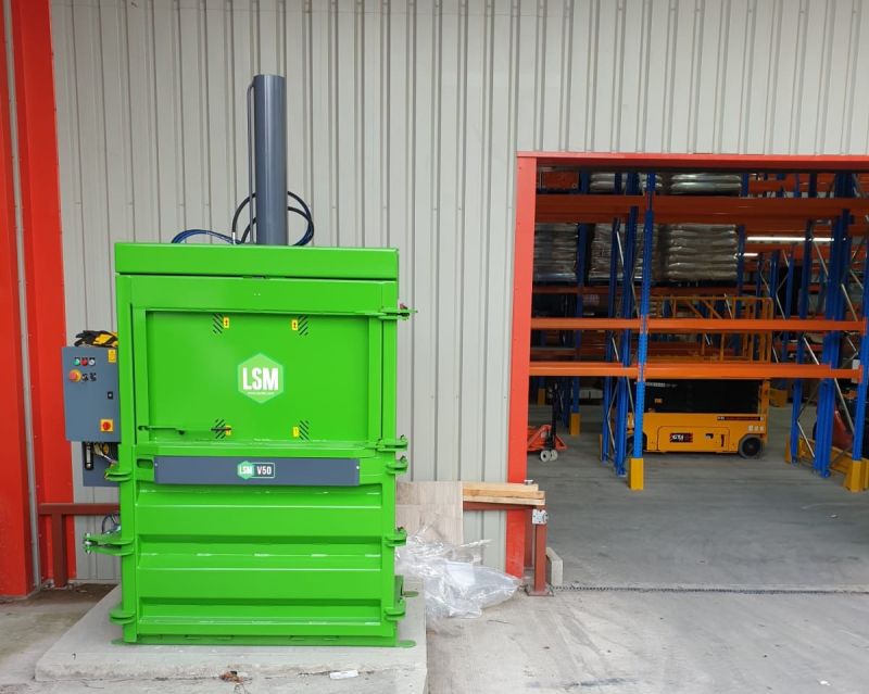 Pressa idraulica verticale per plastica e cartone in grandi quantità